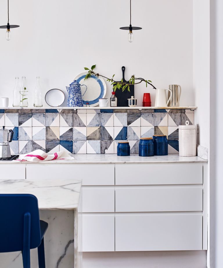 Cocina con azulejos artesanales